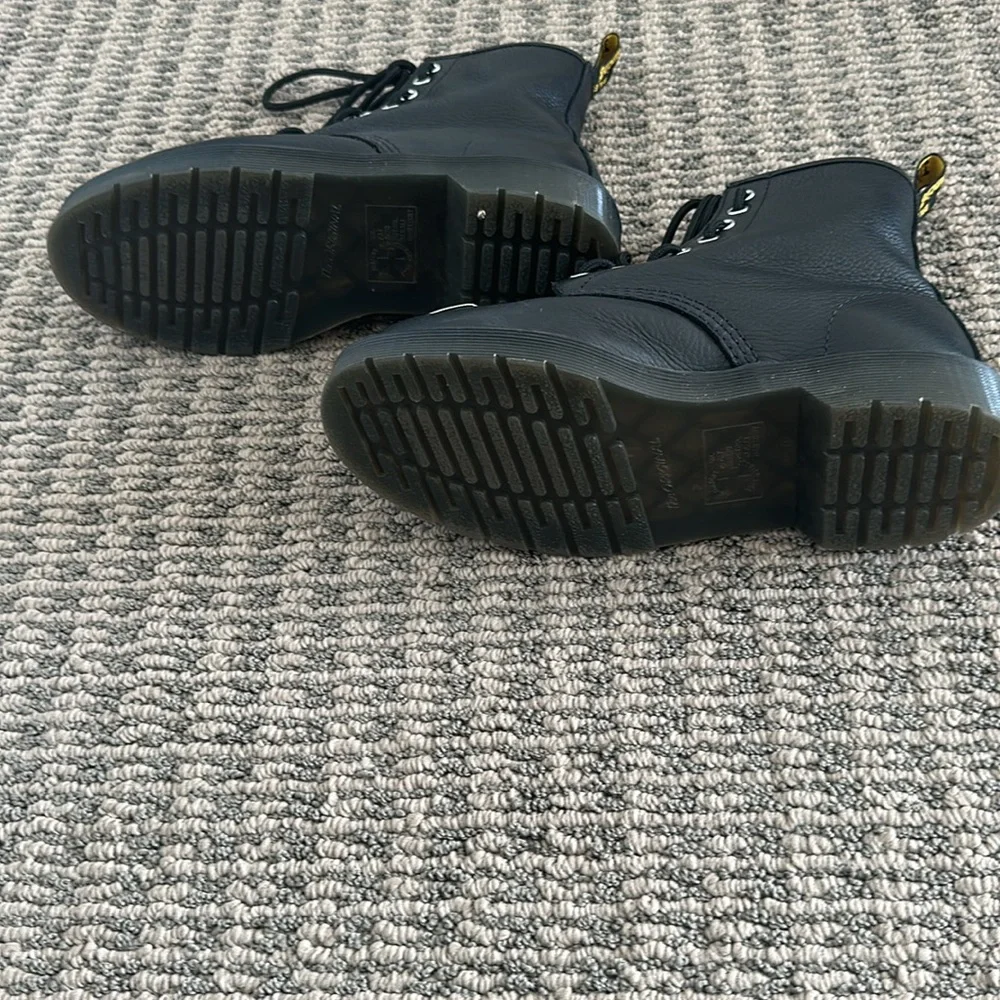 Dr Martens version of the Pascal sold in London only. Size 7 - Picture 4 of 5